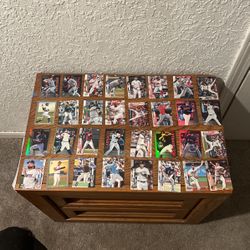32 MLB Baseball Cards (no Sleeves)