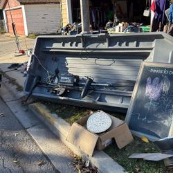 Sun Dolphin Sportsman 8’ W/ Battery, Minn Kota Endura 45, Garmin Striker 4 + 