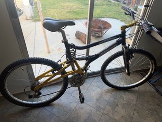 Haro Mountain Bike, Yellow.