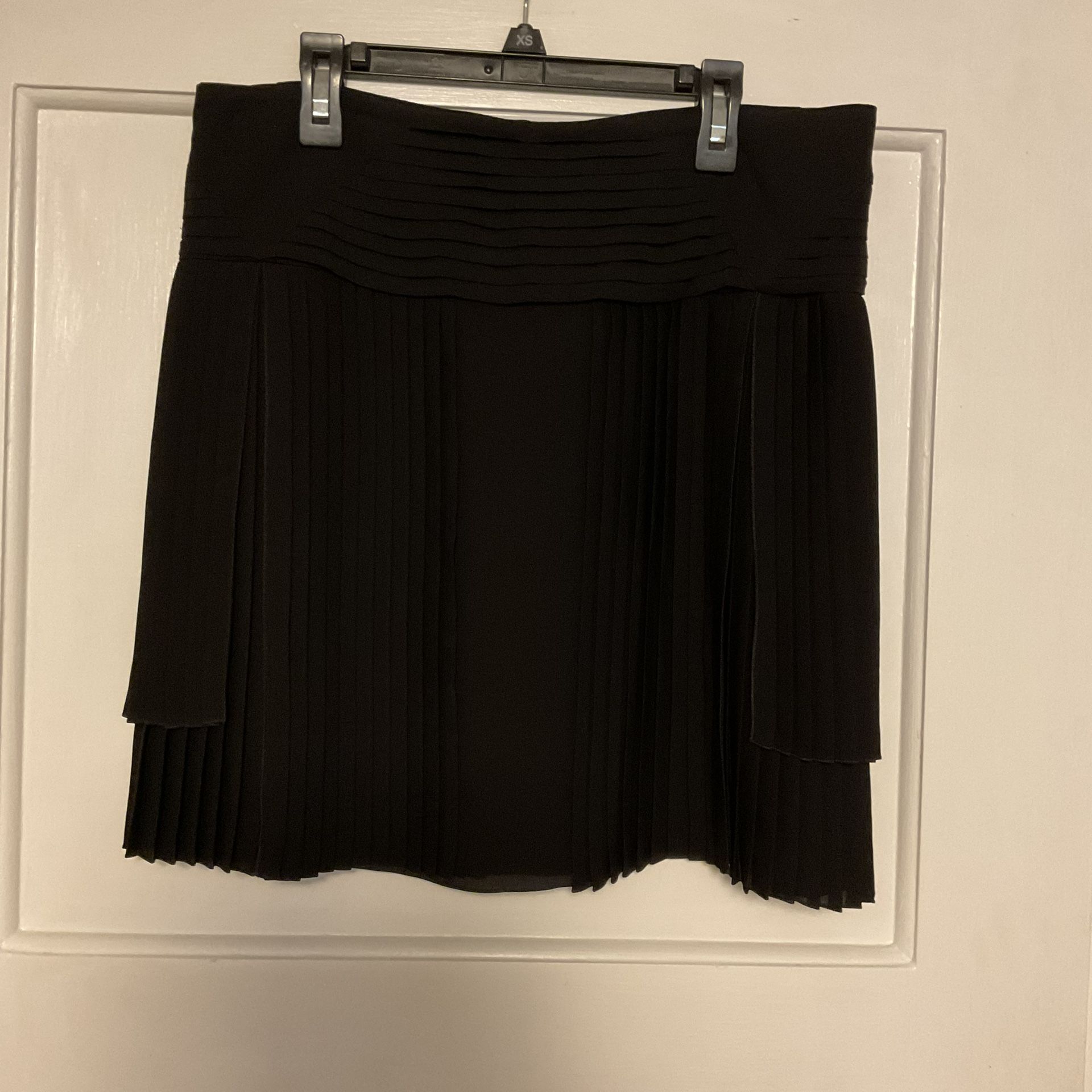 Authentic Gucci Black Mini Skirt Silk Pre-owned (Mint Condition) Size 38 XS