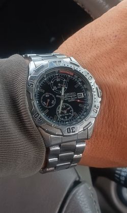 Vintage Seiko wristwatch, chronograph/tachymeter, water-resistant up to 100 feet.