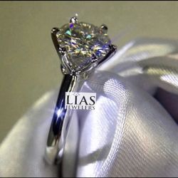 New 18k White Gold Engagement Ring 