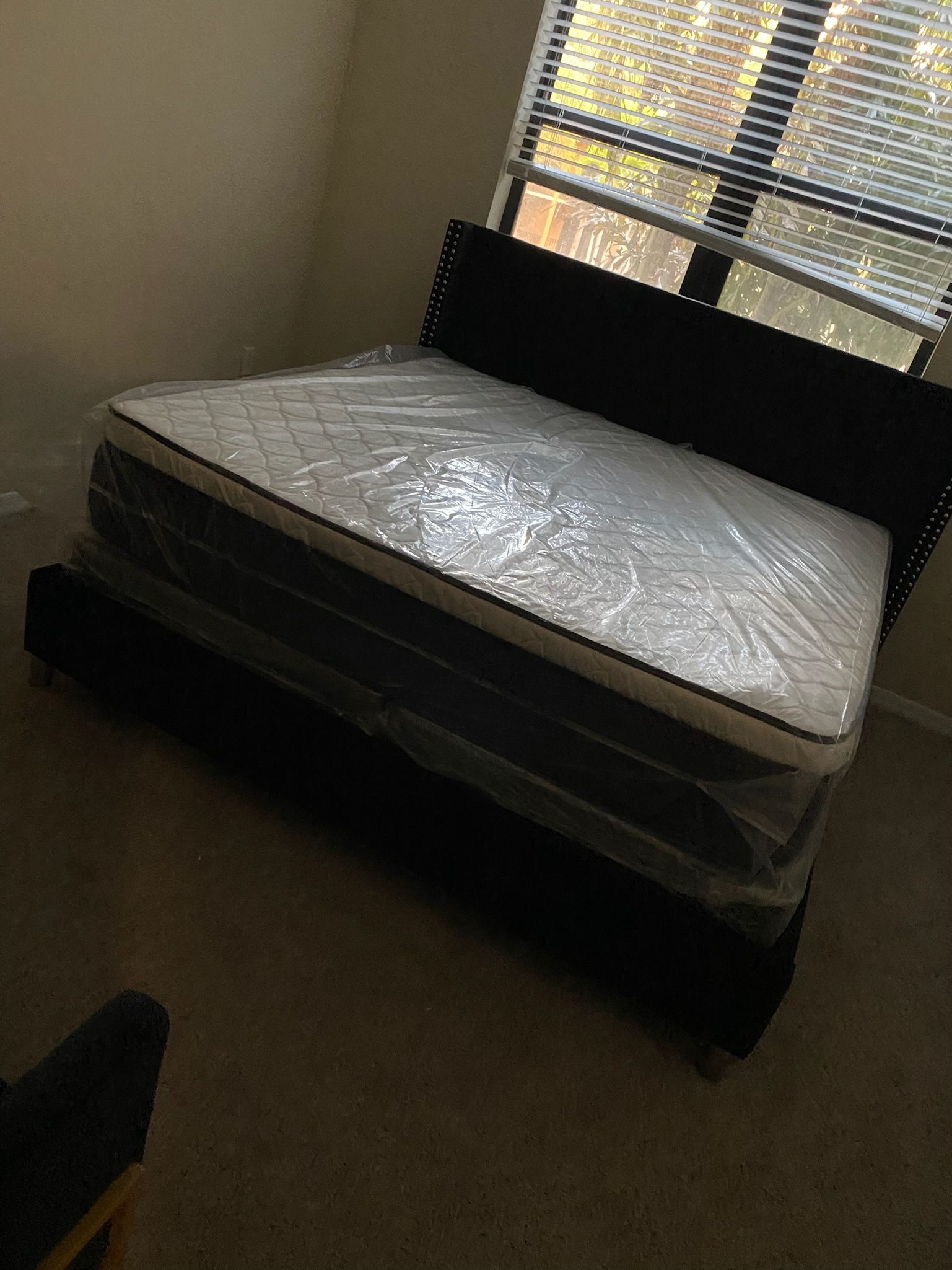 NEW KING SIZE MATTRESS SET AND BOX SPR]ING 2pcs