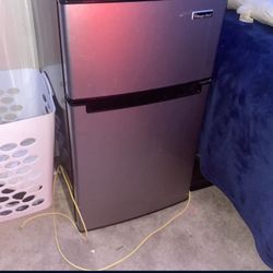 mini fridge 