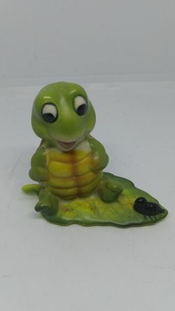 VINTAGE PORCELAIN TURLE BUG