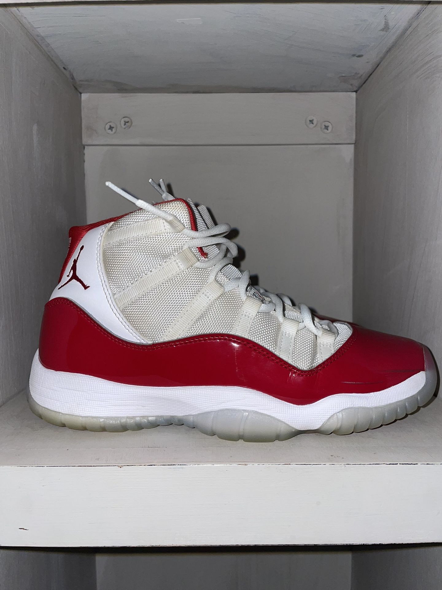 Jordan 11 Cherry🍒 Size 7y Sneakers