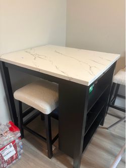 Dining Table with USB outlet