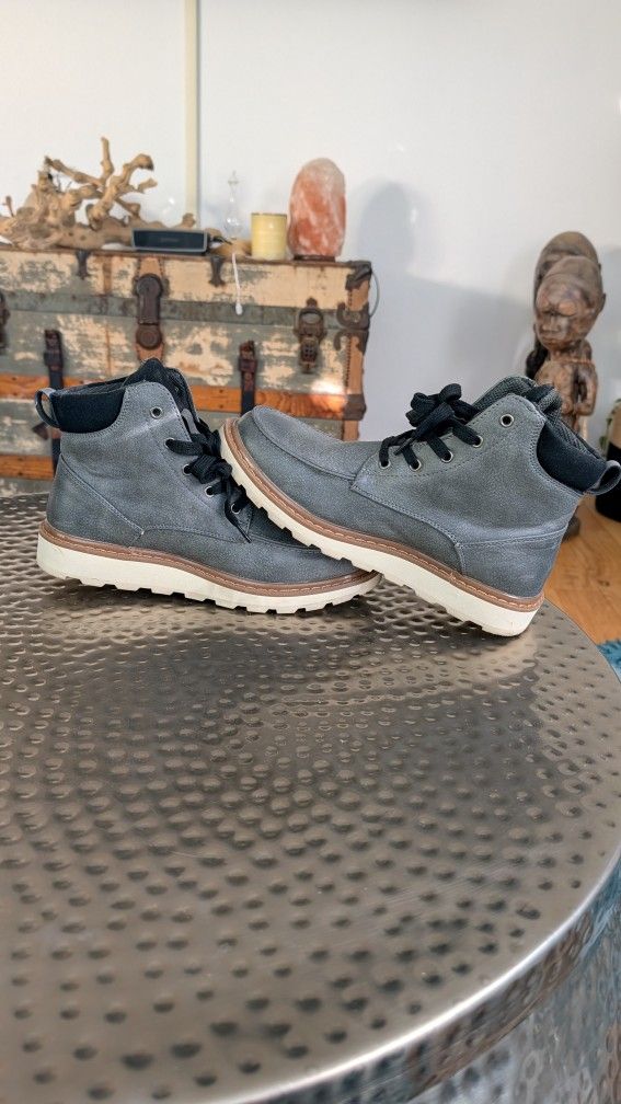 MENS/BOYS BOOTS SIZE 6M