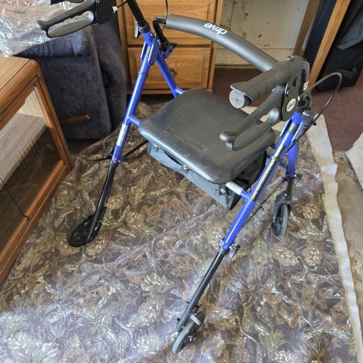 Walker Four Wheel Rolling With Lift Up Seat