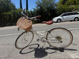 Women’s bike (Virtue 7F) with basket