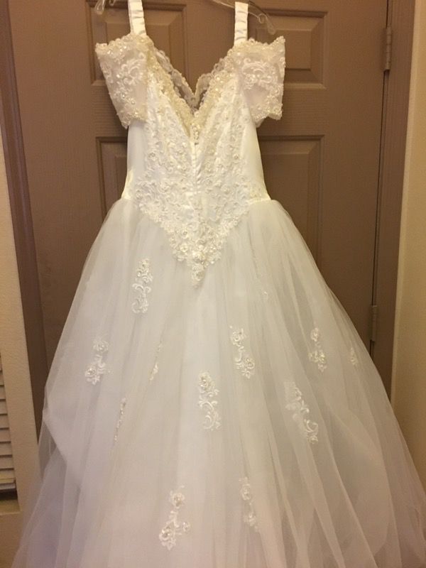 Wedding dress - size 12-14. SUPER SALE