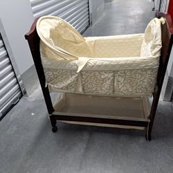 Eddy Bauer Bassinet