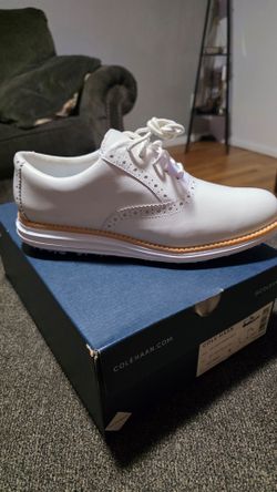 Women's golf shoes