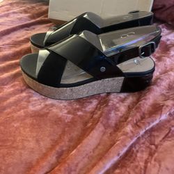 New women UGG, sandals size 8
