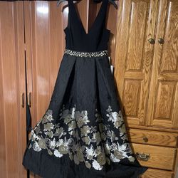 Betsy Adam Formal Black & Silver Dress Size 4