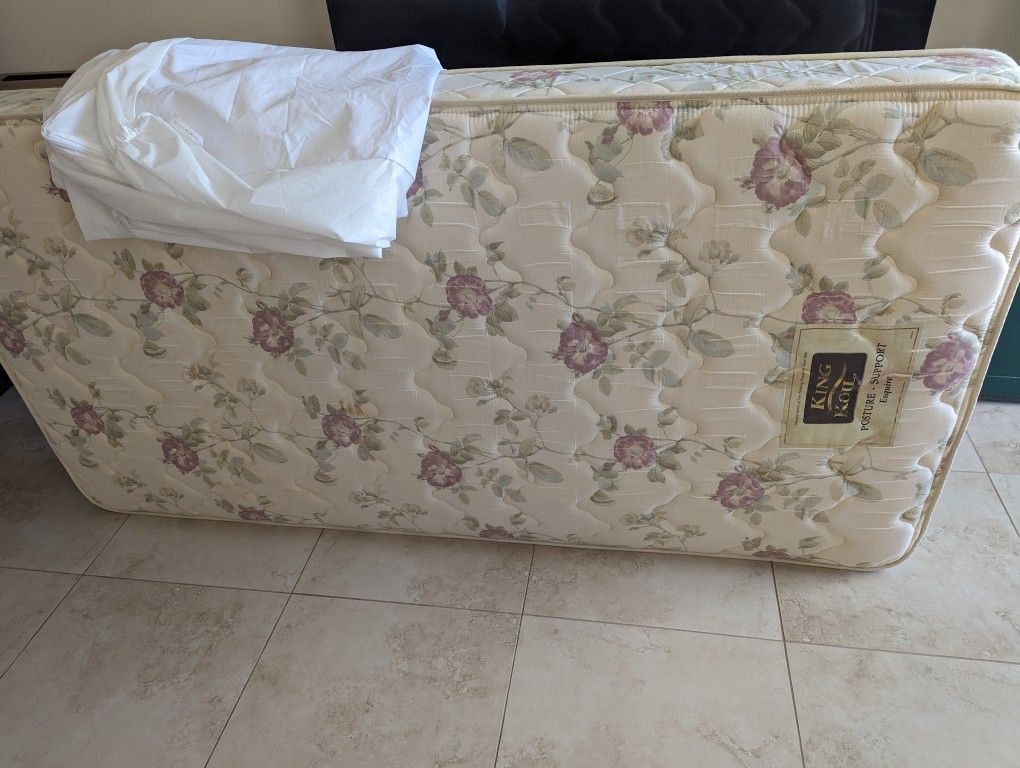 Twin Mattress with Zippered Cover