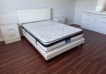 Cama queeen más colchón mas mesas de noche