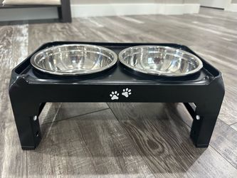Elevated dog bowls