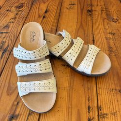 Women’s Clark’s 8 1/2 sandals $10
