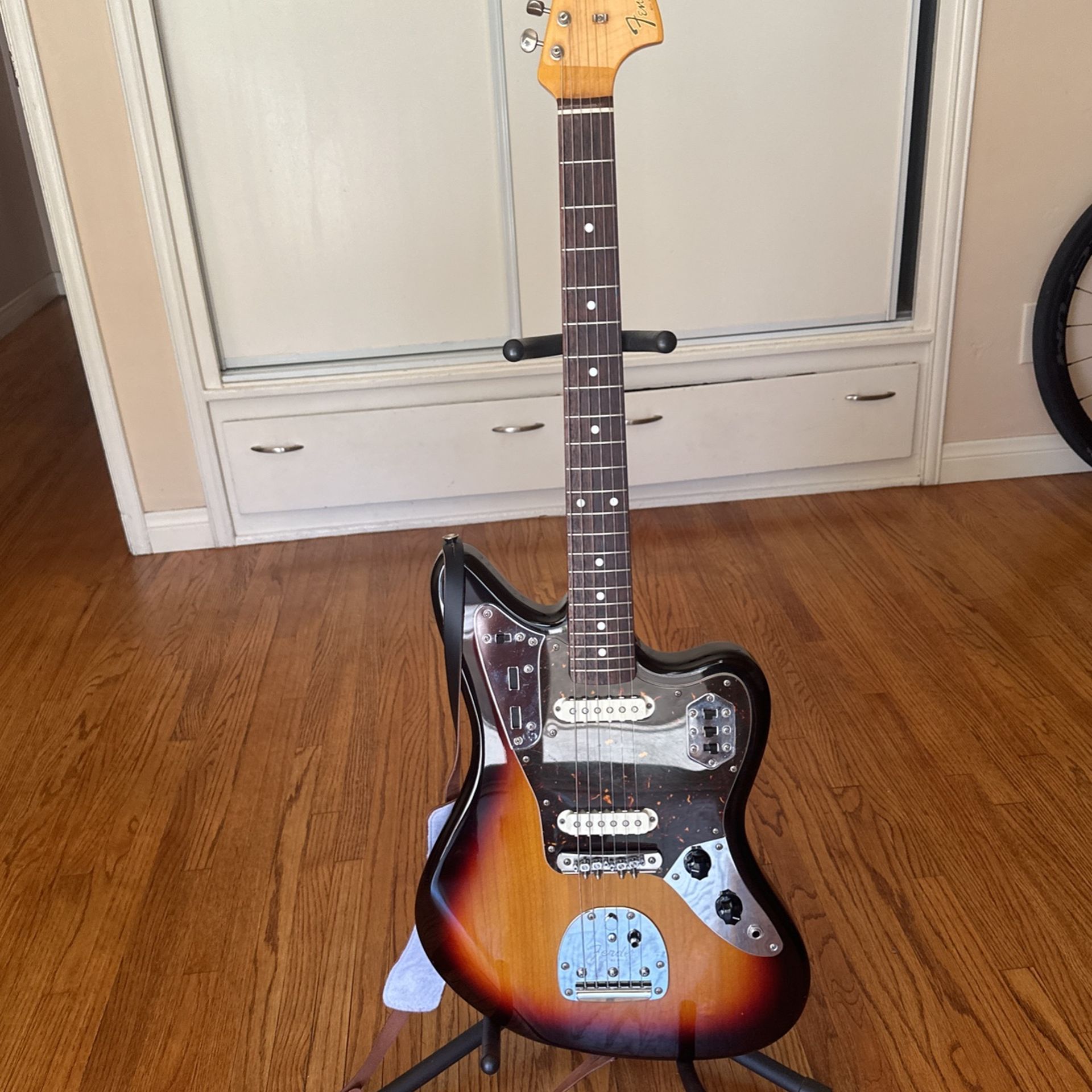 Fender Jaguar w/ Mastery Upgrade. Sunburst Crafted In Japan