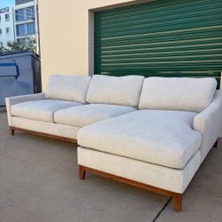 Living Spaces Couch 🛻 Delivery Available🛻