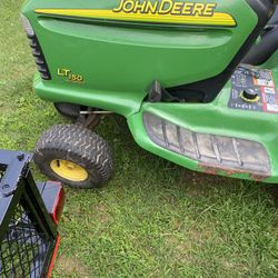 JOHN DEERE LT150 38 Inch Riding Mower, Hydrostatic Automatic Transmission Runs Great 