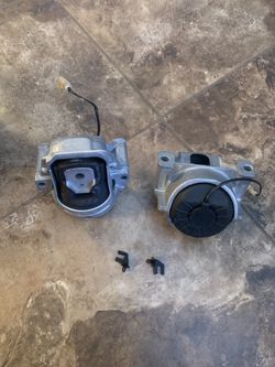 Audi A4 A5 Quattro Q5 2pcs Motor Mounts