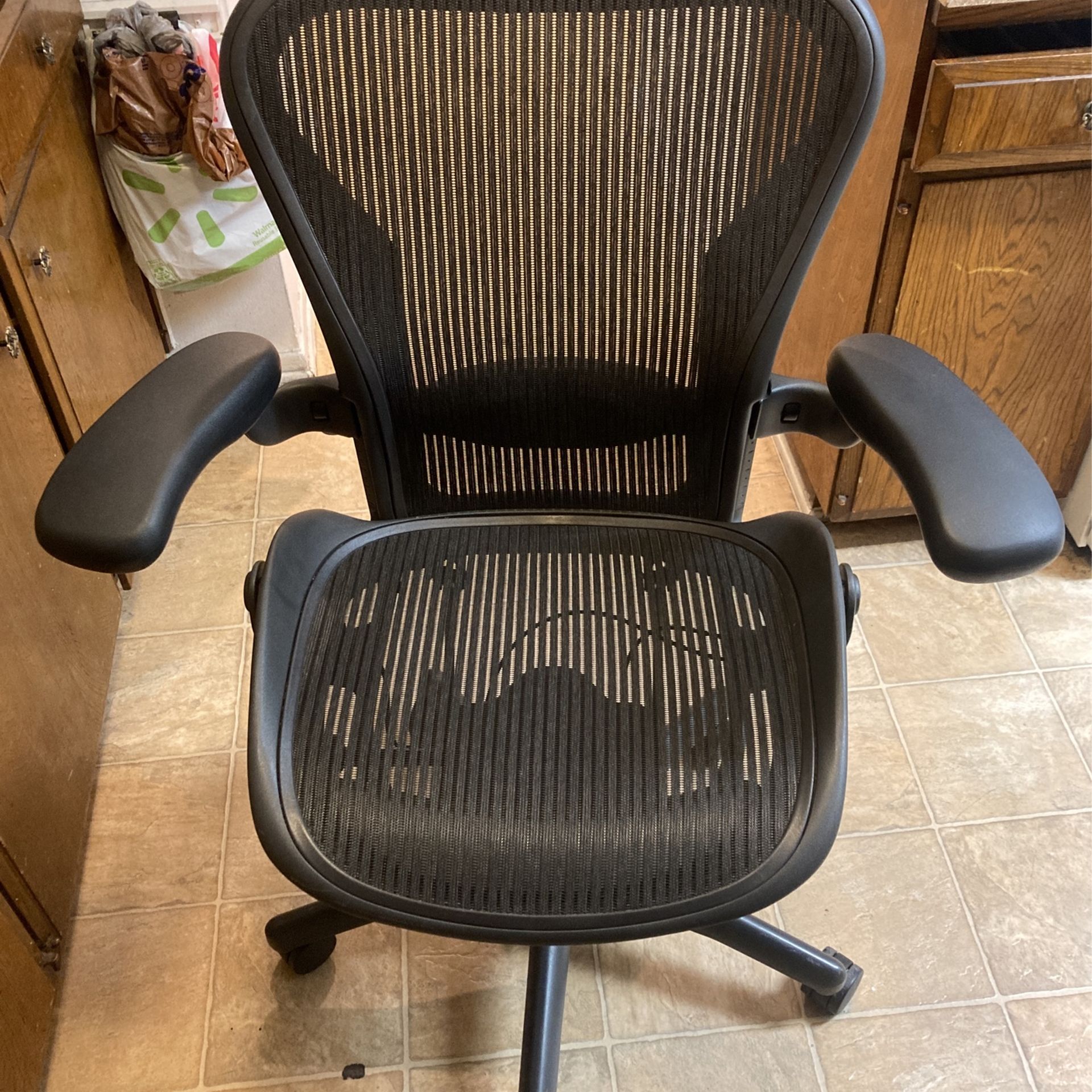 Hermione Miller Size B Chair Fully Loaded Office Chair
