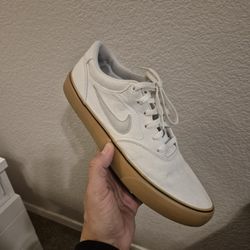Mens 11 - Nike White Canvas with Gumsole