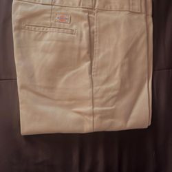 Khaki Dickies!✨🙌🏽 34x30 