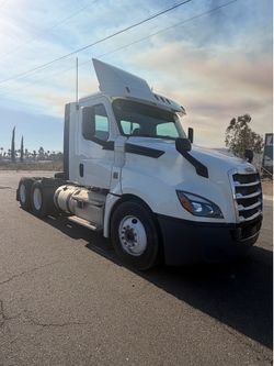 Freightliner Cascadia 126 Day Cab Semi truck 2018 DD13 AUTO