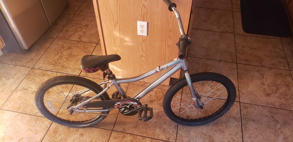 Releigh MXR 20 BMX Bike (2015)