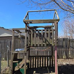 Treehouse -Free Pick Up ASAP