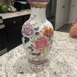 Chinese Famille Rose Vase