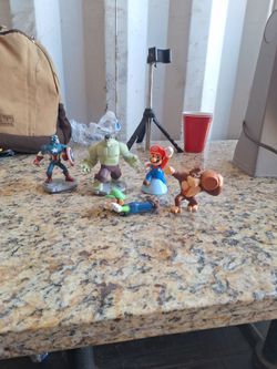 Action figures lott
