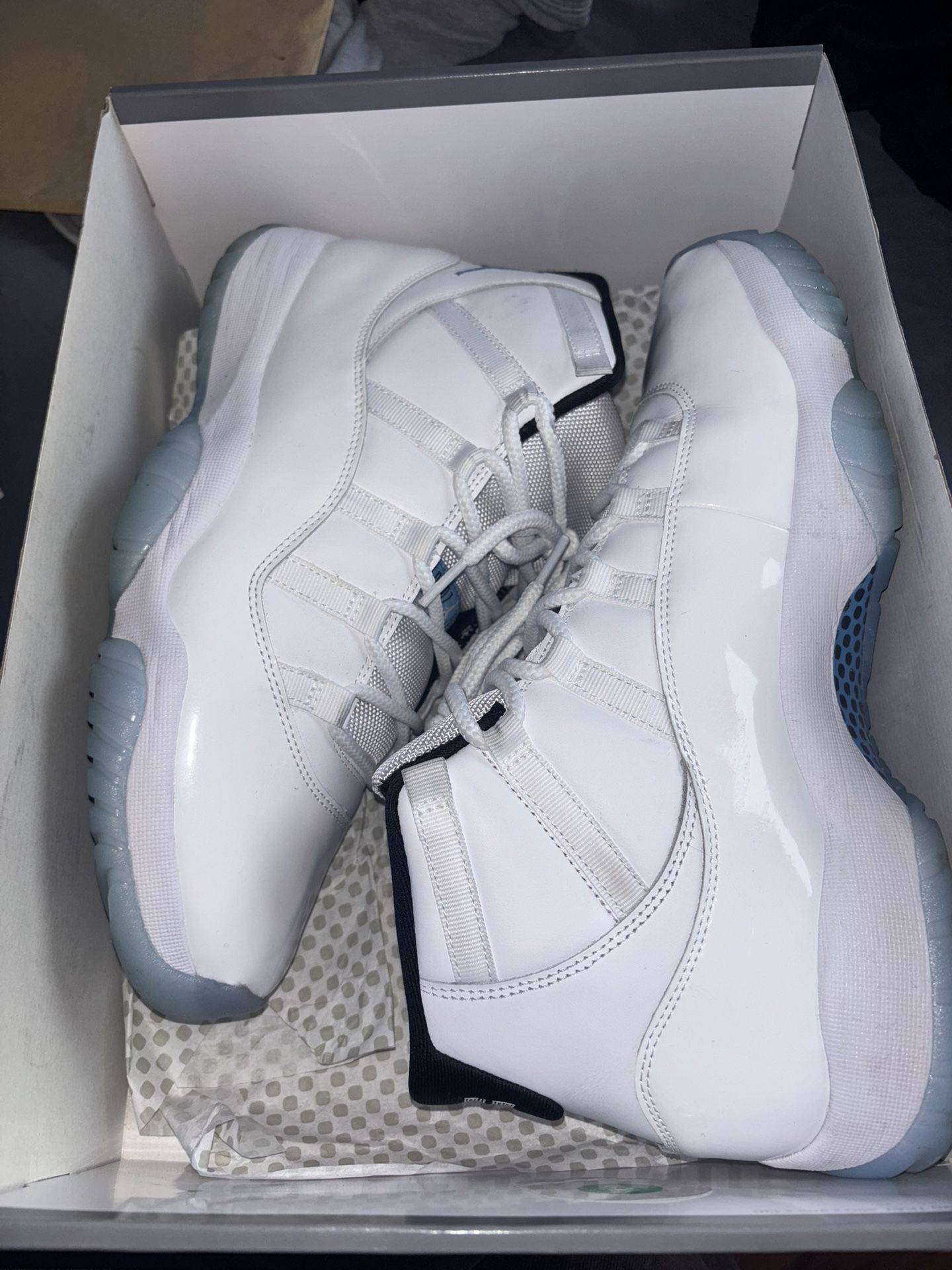 Jordan 11 Legend blue