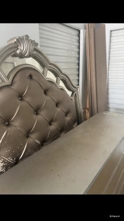 Headboard/footboard with dresser