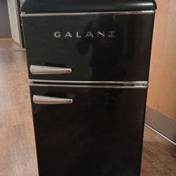 Galanz Mini Fridge 