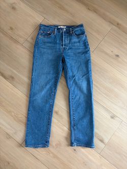 Levi’s wedgie straight size 29