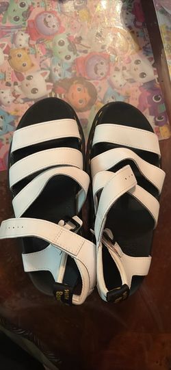 WOMEN'S DR. MARTENS BLAIRE PLATFORM SANDALS