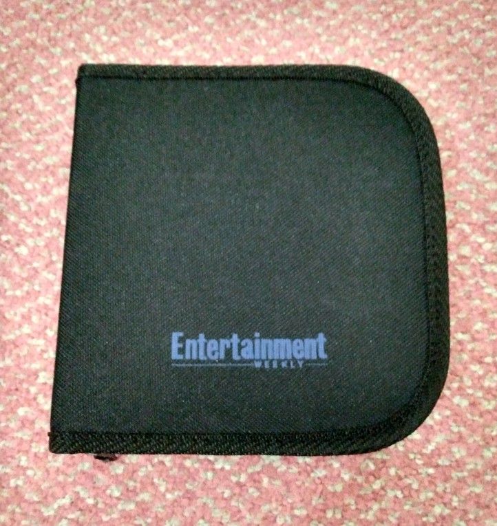 BRAND NEW IN PACKAGE ENTERTAINMENT WEEKLY BLACK CANVAS CD BLU-RAY DVD DIVX DISC COMPUTER GAME DISC 3/4 ZIP PORTABLE TRAVEL STORAGE CASE