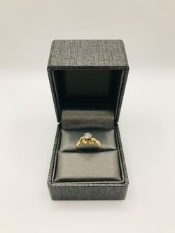 14k WOMANS DIAMOND RING