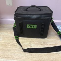 Yeti Hopper Flip 18