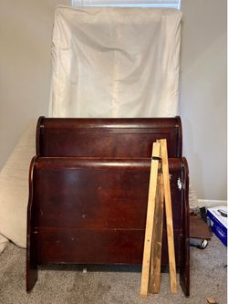 Twin size bed