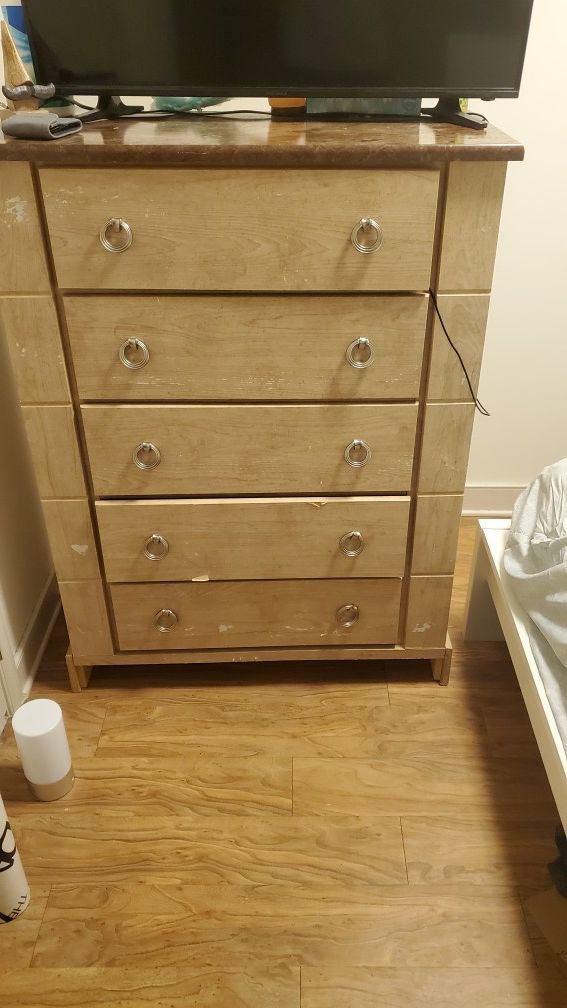 5 shelves dresser