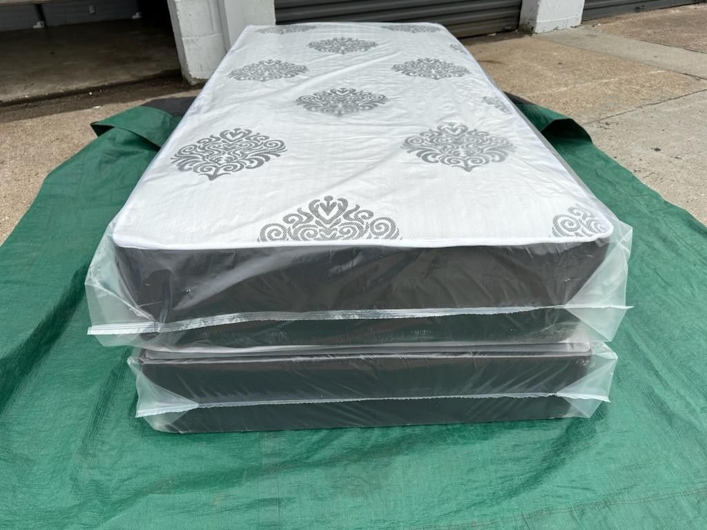 NEW Twin Mattress Set