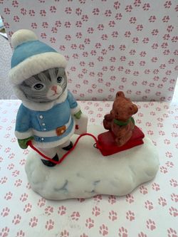 Kitty cucumber SLED TIME WITH TEDDY figurine