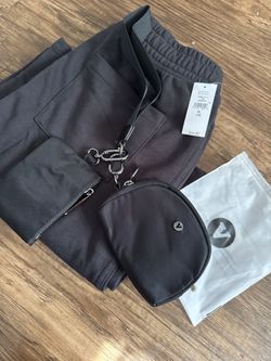 Gap Black Shorts XL(12) and Black VUTUXA Keychain/ Wallet Wristlet Bundle $35. Store value $45.