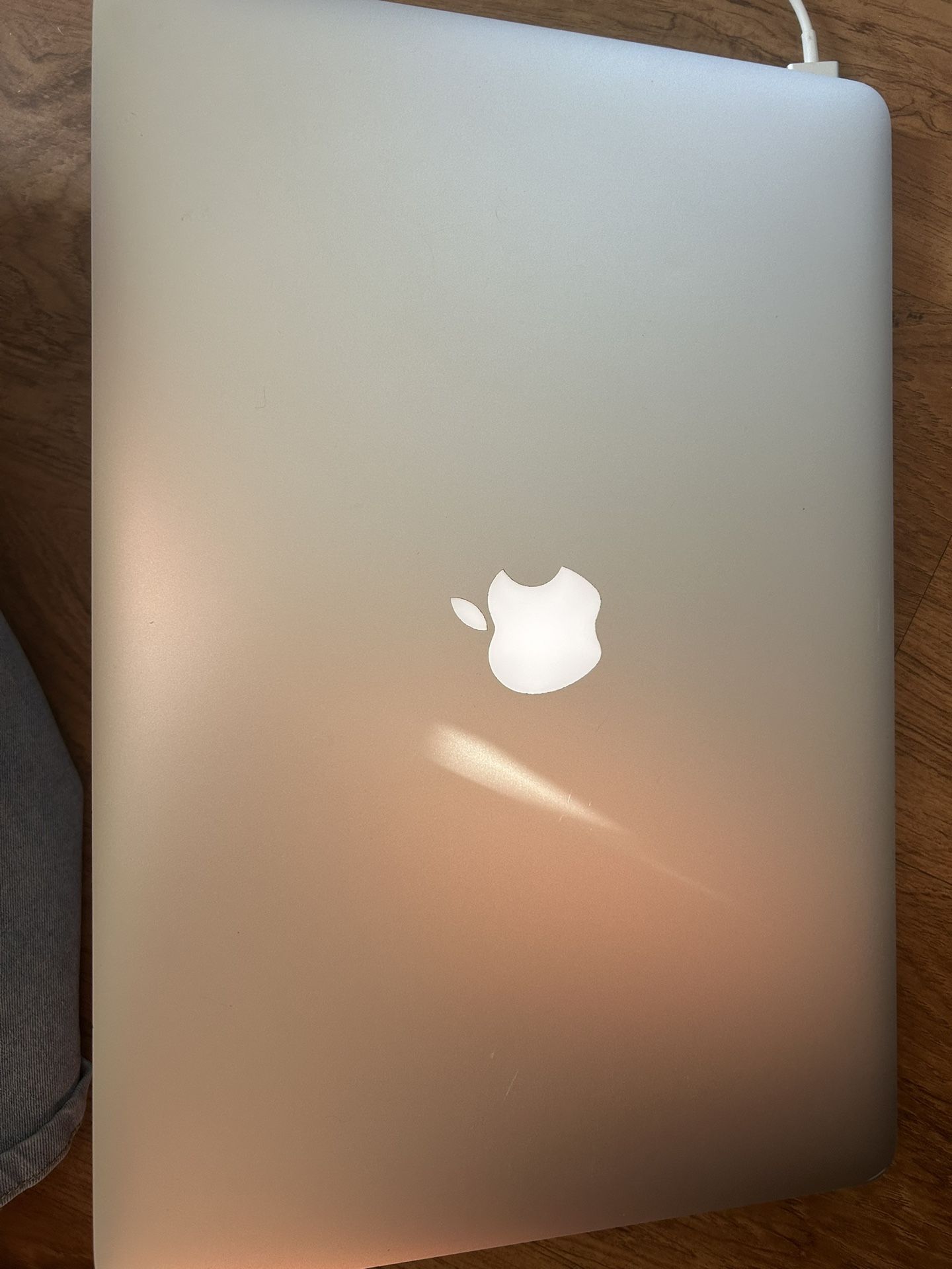 Apple MacBook, Apple Watch, Apple IPad