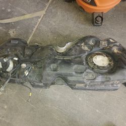 Gas Tank / Tanque De Gasolina